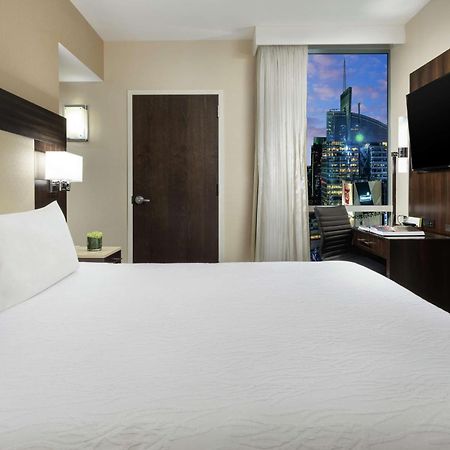 Hilton Garden Inn New York - Times Square Central Exterior photo