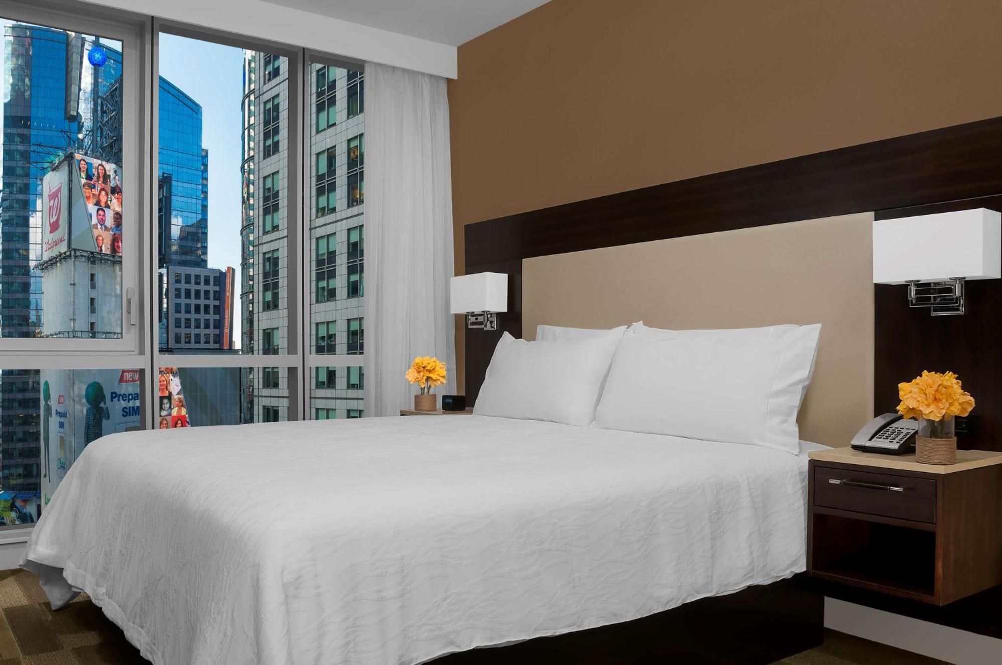 Hilton Garden Inn New York - Times Square Central Exterior photo